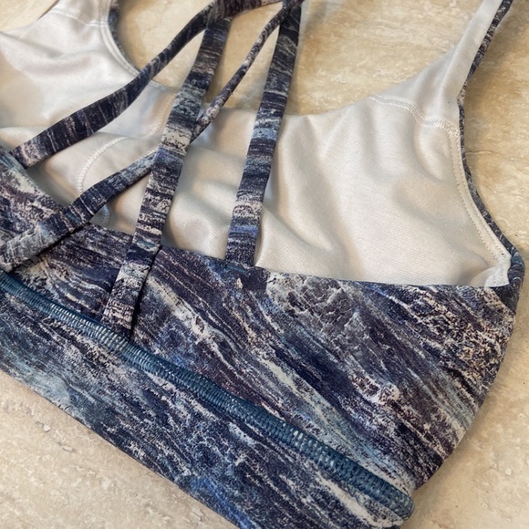 Lululemon Energy Bra - Picture 10 of 11